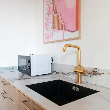 Two And A Kitchen - Private Yard And Parking Daire