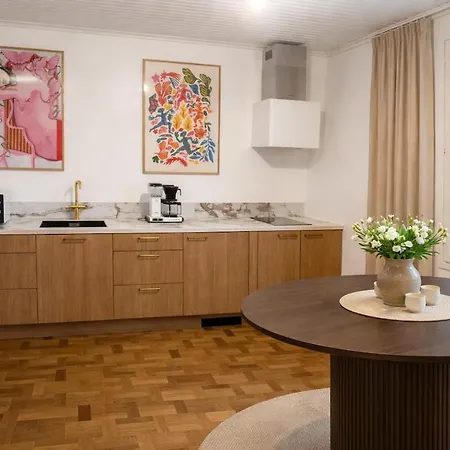 Two And A Kitchen - Private Yard And Parking